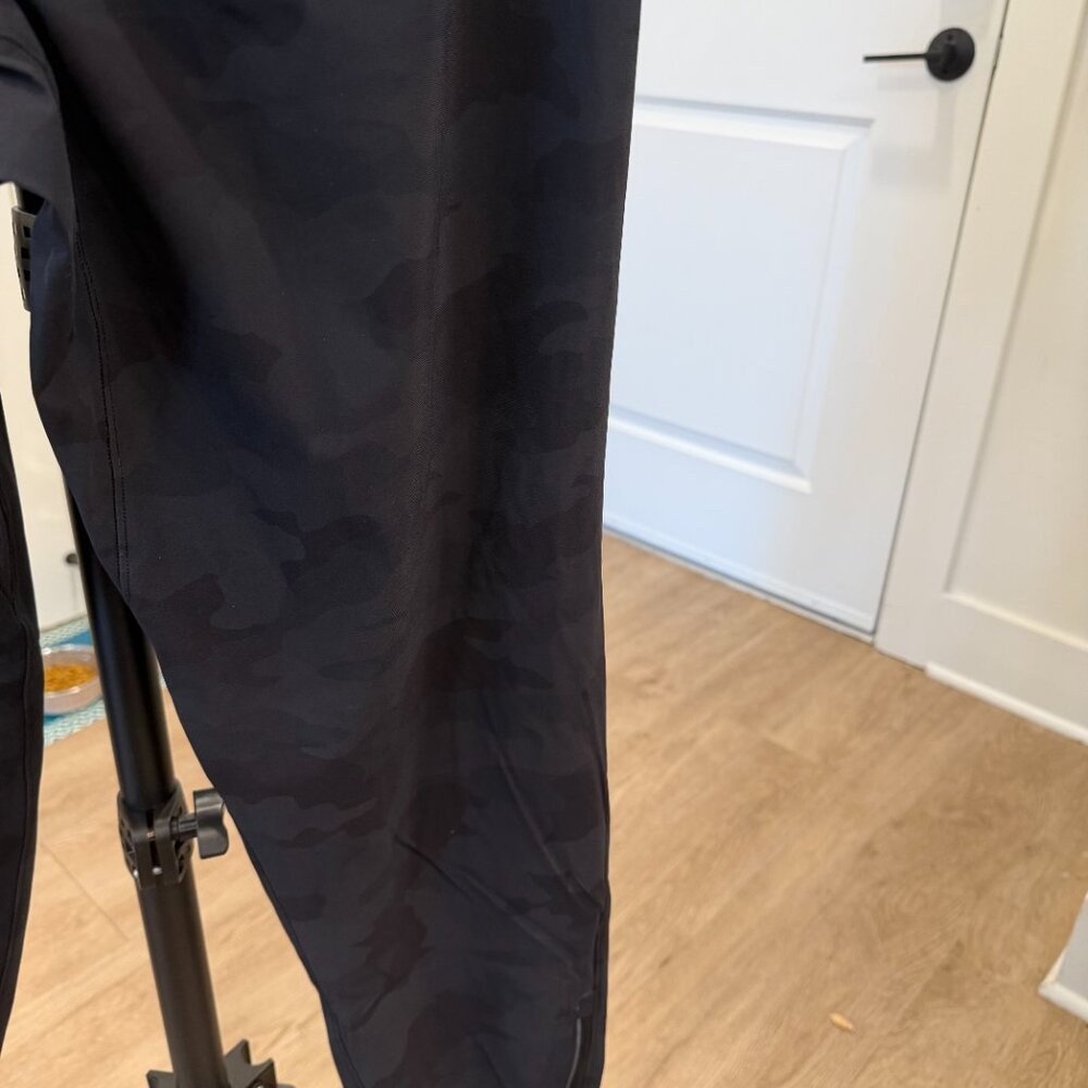 Men's Lululemon Surge Joggers 29" Inseam - Picture 11 of 12
